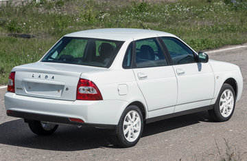 lada_priora_sedan_2.jpg