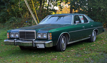 1977_Ford_LTD_4-door_Pillared_Hardtop,_Dark_Jade_Metallic.jpg