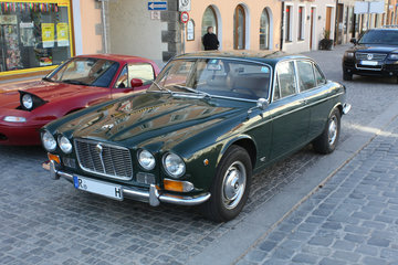 Jaguar_XJ6_Series_I_2.8_Litre_Front.jpg