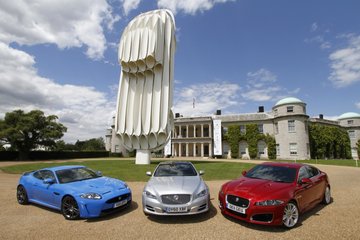 jaguar-e-type-sculpture-shines-at-goodwood-36747_1.jpg