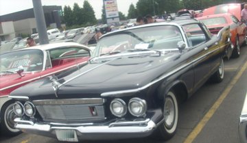 '61_Imperial_Sedan_(Rassemblement_Mopar_Valleyfield_'10).jpg