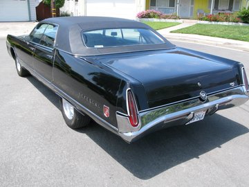 1972-Imperial-LeBaron-Chrysler-Sedan-For-Sale-Rear.jpg