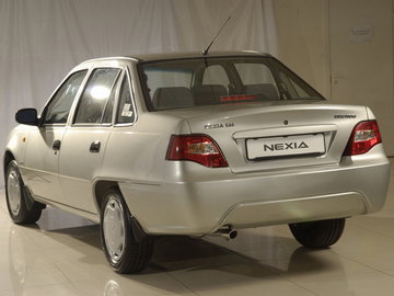 Daewoo-Nexia-2014-07.jpg