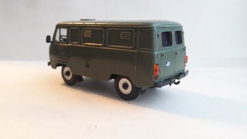 UAZ-3741 zad.jpg