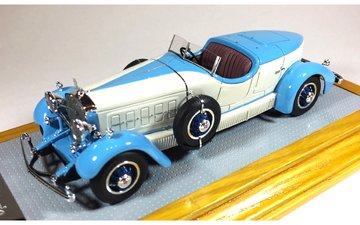 Ila43099 Cadillac 452A V16 Roadster Farina 1931 original and current car.jpg