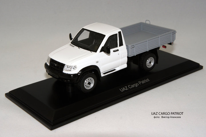 УАЗ Патріот Cargo<br />Виробник:DiP models.<br />Каталожний №: 231637. Масштаб - 1:43. Матеріал - смола. Наклад: 600 шт.