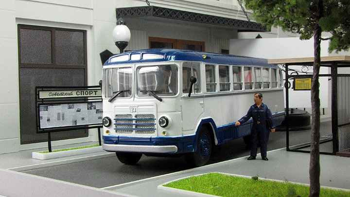 №4 ЗіЛ-158<br />Виробник: Classicbus<br />Масштаб: 1:43