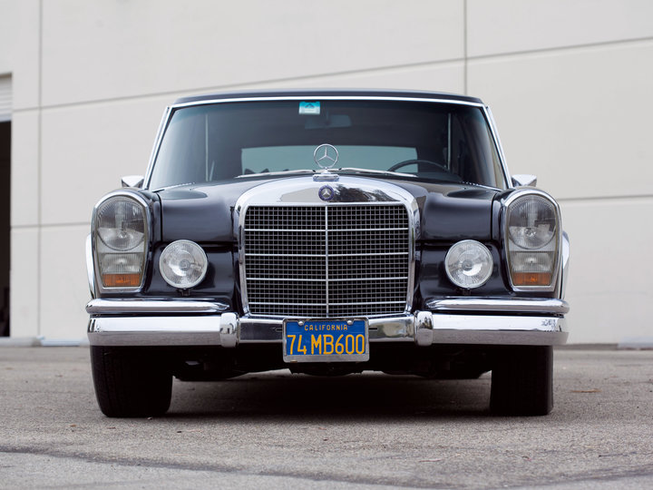 mercedes-benz_600_4-door_pullman_limousine_1.jpg