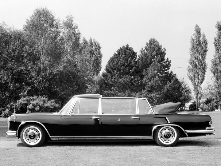 mercedes-benz_600_pullman_landaulet_popemobile_1.jpg