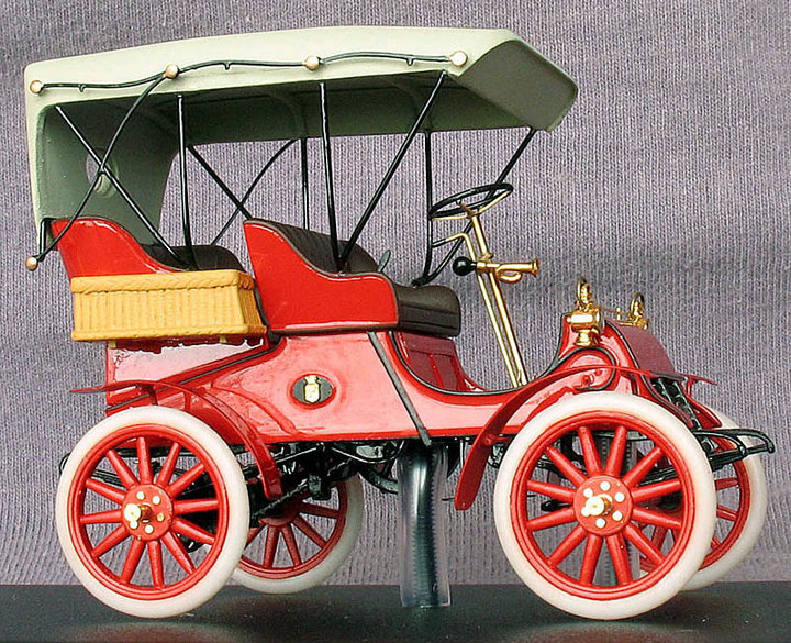 Сadillac Model A Tonneau Top Up 1903 г.<br />Виробник: EMC<br />Масштаб -1:43. Наклад ? шт.