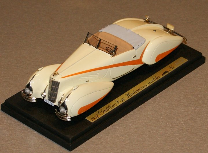 Cadillac V-16 roadster by Hartmann original open 1937<br />Виробник: EMC<br />Масштаб -1:43. Наклад 40 шт.