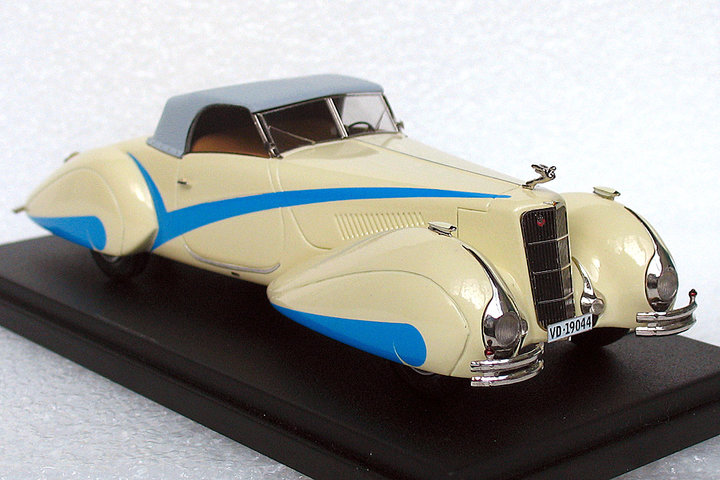 Cadillac V-16 roadster by Hartmann original closed 1937<br />Виробник: EMC<br />Масштаб -1:43. Наклад 40 шт.