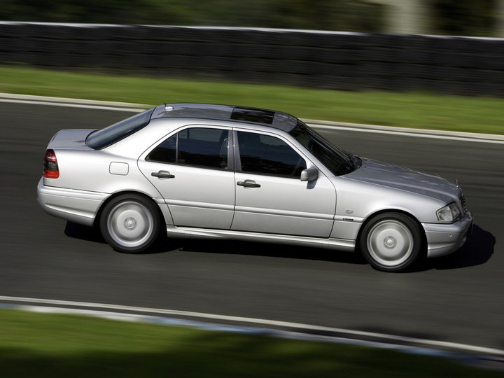 mercedes-benz_c_43_amg_2.jpg