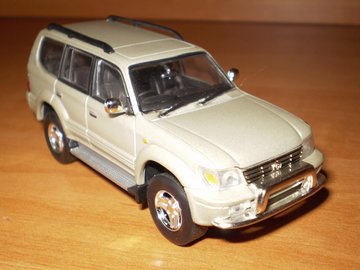 TOYOTA LAND CRUISER.jpg