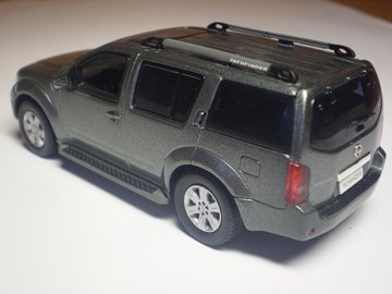 NISSAN PATHFINDER zad.jpg