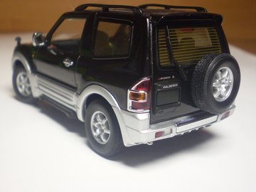 MITSUBISHI PAJERO 1999 zad.jpg