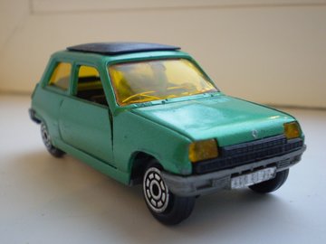 RENAULT 5.jpg