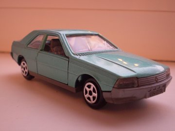 RENAULT FUEGO.jpg