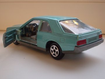 RENAULT FUEGO zad.jpg