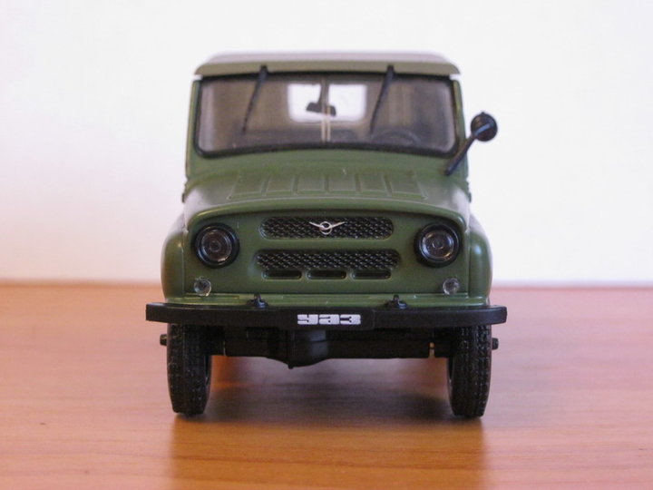 uaz469_f 002.jpg