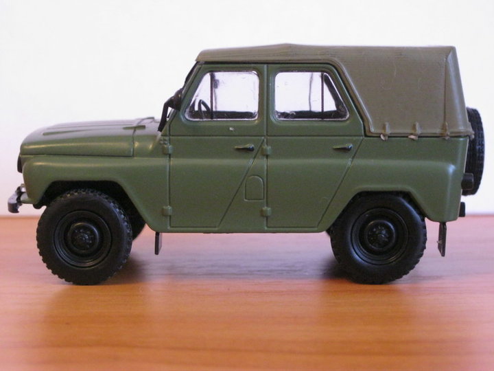 uaz469_f 003.jpg