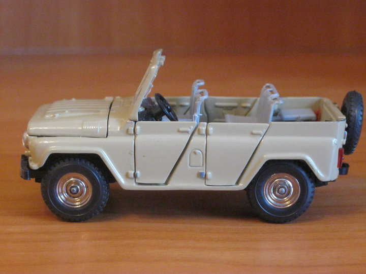 uaz469_f 003.jpg