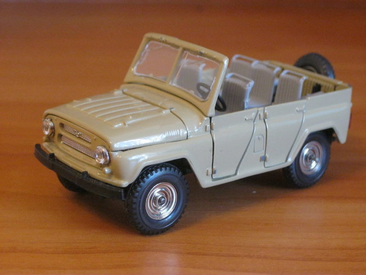 uaz469_f 004.jpg