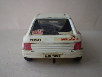 Peugeot 205 turbo16-4.jpg