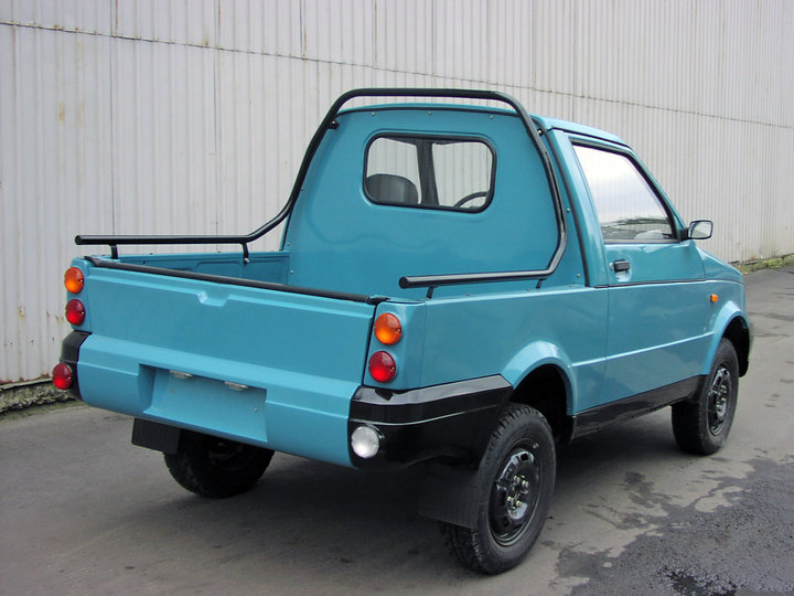 LUAZ1301pickup_2002year_1.jpg