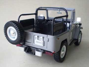 Toyota FJ40-4.jpg