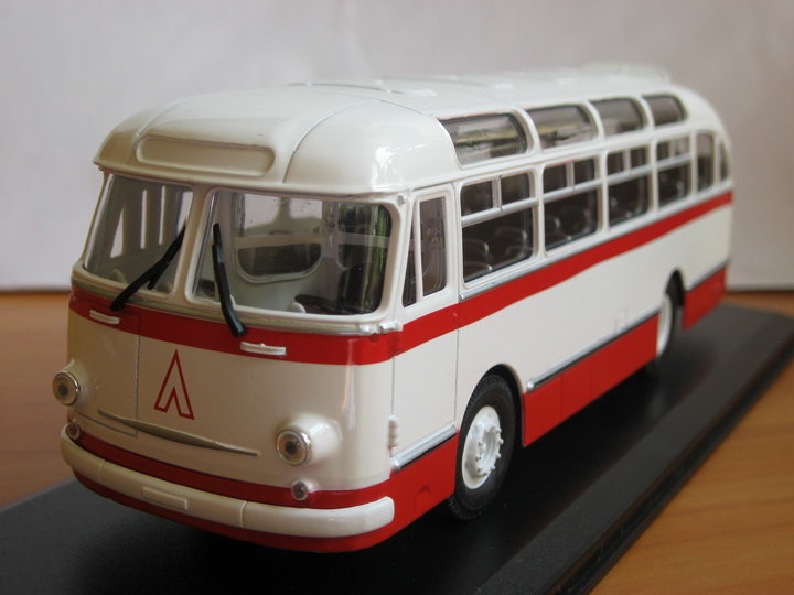 ЛАЗ-695Е (LAZ-695E).<br />Виробник - Classiсbus, Росія.<br />Масштаб - 1:43.