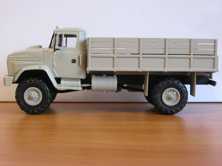 КрАЗ-5133ВЕ. <br />Виробник - Кіммерія, Херсон.<br />Масштаб  - 1:43.