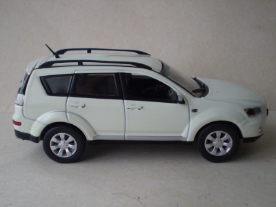 Mitsubishi Outlander 2009-4.jpg