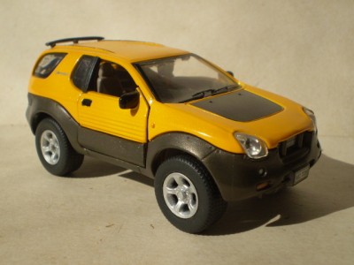 ISUZU Vehi Cross2.jpg