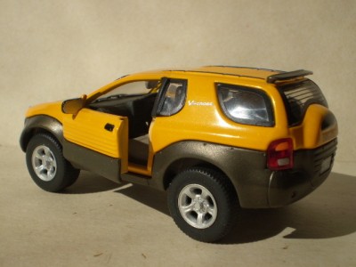 ISUZU Vehi Cross3.jpg