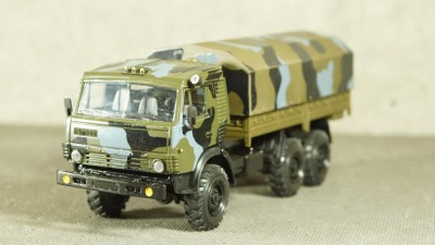 kamaz_5350_6kh6_s_tentom_kamufljazh_elekon_1_43.jpg