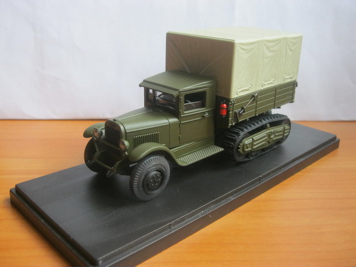 ЗіС-42. <br />Виробник  - Miniclassic, Запоріжжя.<br />Масштаб - 1:43.