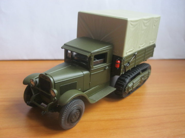 ЗіС-42. <br />Виробник  - Miniclassic, Запоріжжя.<br />Масштаб - 1:43.