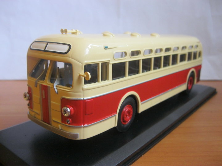 ЗіС-154. <br />Виробник - Classiсbus, Росія. <br />Масштаб - 1:43.