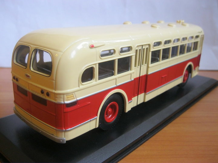 ЗіС-154. <br />Виробник - Classiсbus, Росія. <br />Масштаб - 1:43.