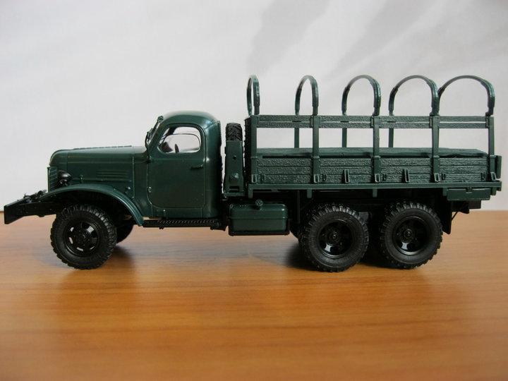 ZiS-151 (ЗиС-151). <br />Виробник -  DiP Models, Китай.<br />Масштаб: 1:43.