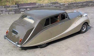 Hooper_Rolls-Royce_Silver_Wraith_Empress_Limousine_DLW25_1954_01.jpg