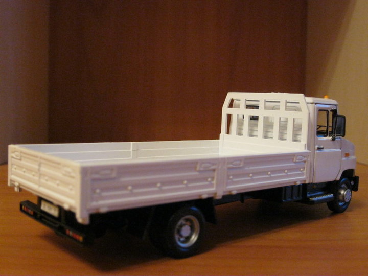 ZiL-5301 (ЗіЛ-5301). <br />В-во: Bauer International, Китай (Autobahn). <br />Масштаб: 1:43.