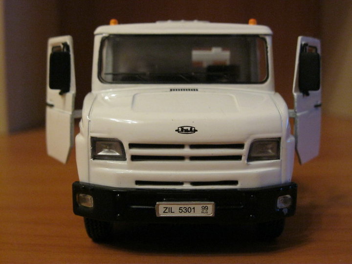 ZiL-5301 (ЗіЛ-5301). <br />В-во: Bauer International, Китай (Autobahn). <br />Масштаб: 1:43.