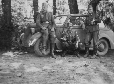 Ford_Eifel_Kabrio_Limousine_1940.jpg