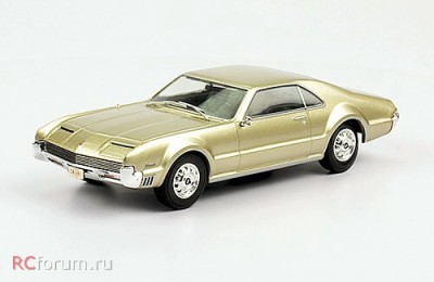 28 OLDSMOBILE TORONADO (1966).jpg