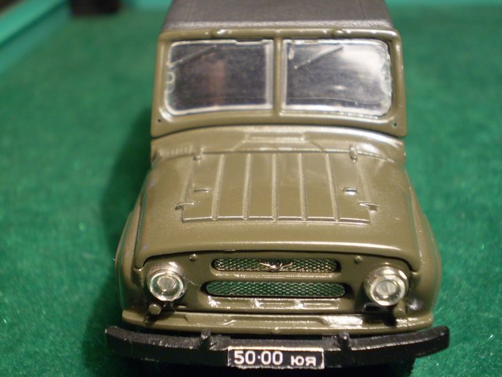 UAZ-469 xaki morda.jpg