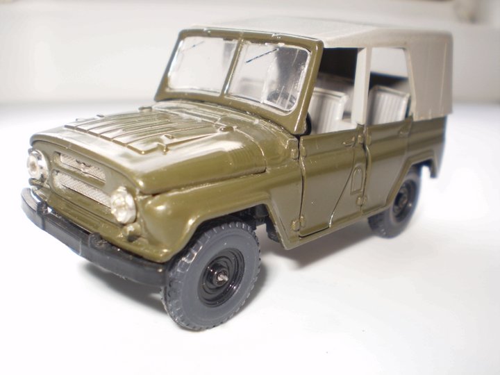 UAZ-469 chorni dusku.jpg