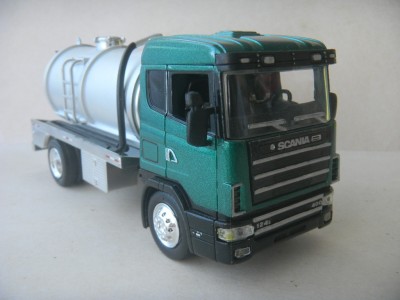 Scania 124L-2.jpg