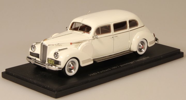 PACKARD 180 7 passenger limousine - wait 1942.jpg